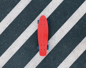 rotes Skateboard